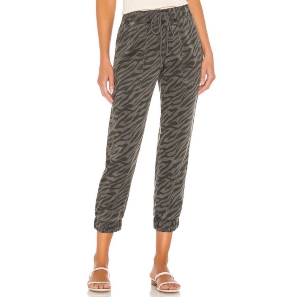 Bella Dahl Joggers in Zebra Grey